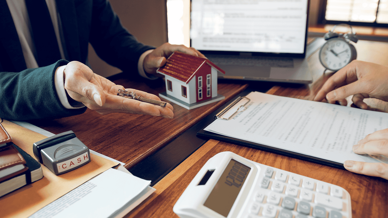 Finance & Legal Master Guide for Landlords: Rent Collection, Budgeting, Taxes, and Property Law Compliance